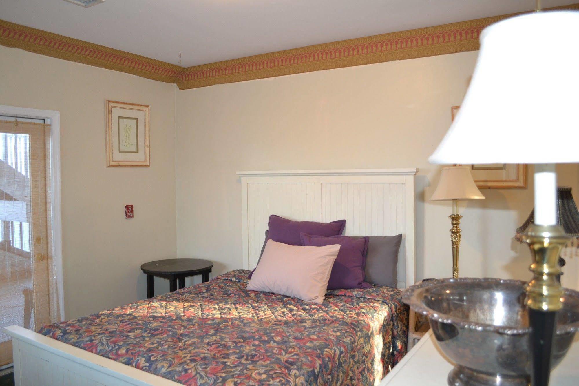 Tavern On The Bay Hotel - Frank Sinatra Suite Somers Point Exterior foto